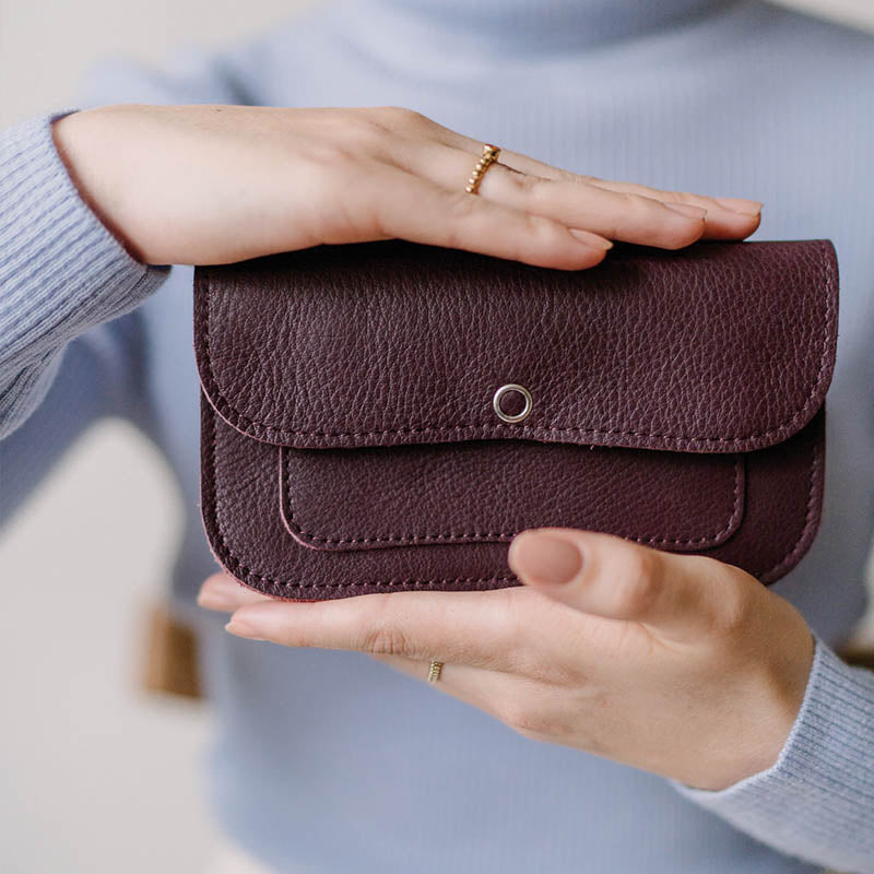 Laudeen | Keecie | Wallet | Cat Chase Medium | Aubergine