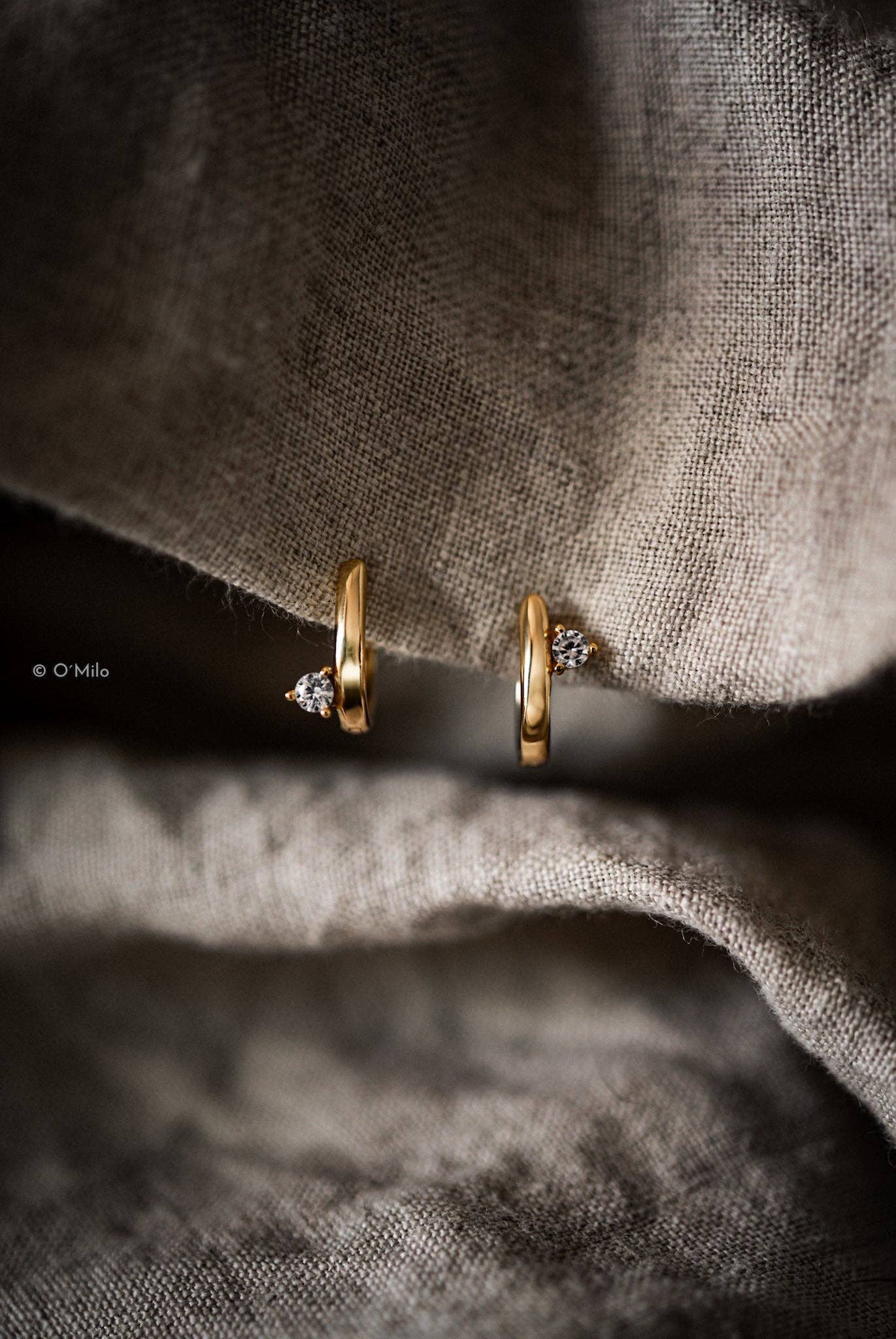 Laudeen | O'Milo | Hugi | Wire Diamond Hoops