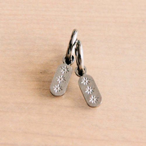 Laudeen - Creole earrings with tag and stars – silver - BAZOU