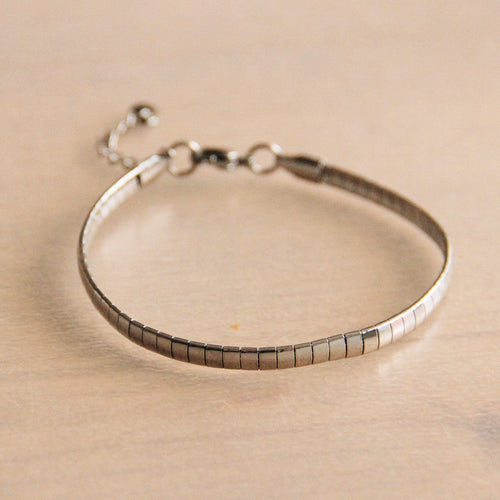 Laudeen - Flat bracelet striped - silver - BAZOU