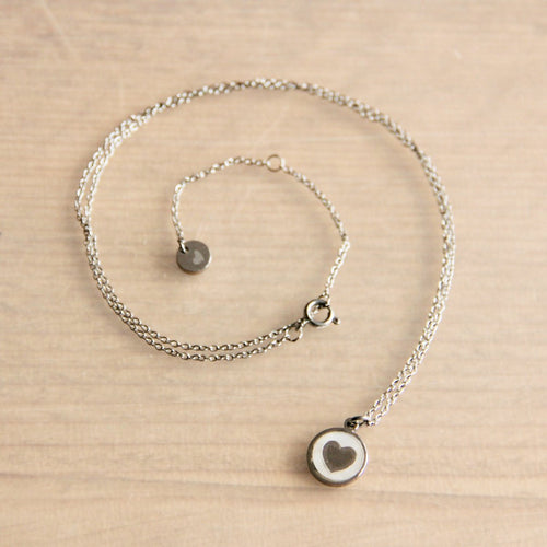 Laudeen - FW219: Stainless steel fine necklace with round mother-of-pearl charm - silver - Bazou