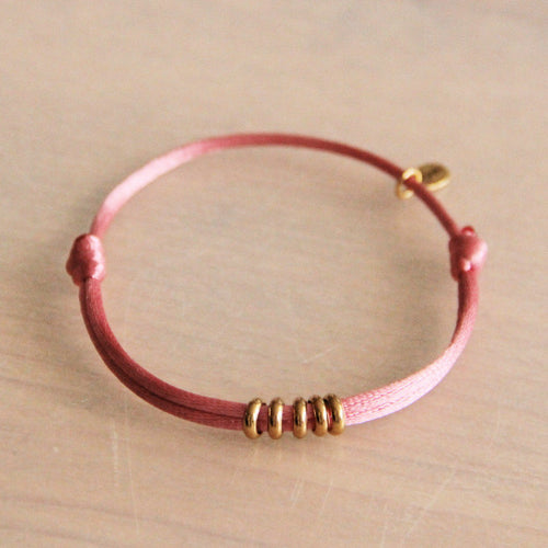 Laudeen - Satin bracelet with rings – magenta/gold - BAZOU
