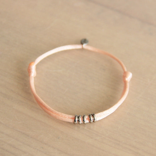 Laudeen - Satin bracelet with rings – peach/silver - BAZOU