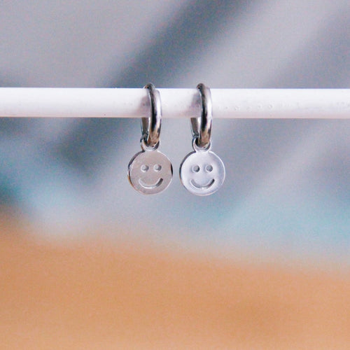 Laudeen - Stainless steel hoop earrings with smiley – silver - Bazou